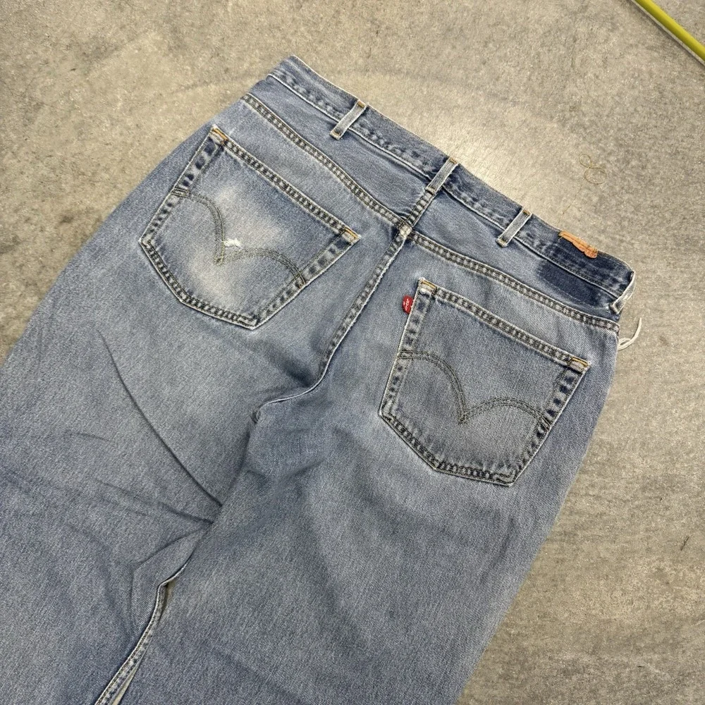 Vintage Levi's 550 Jeans Mens 36x29 Blue Light Wash Relaxed Fit Denim Thrashed